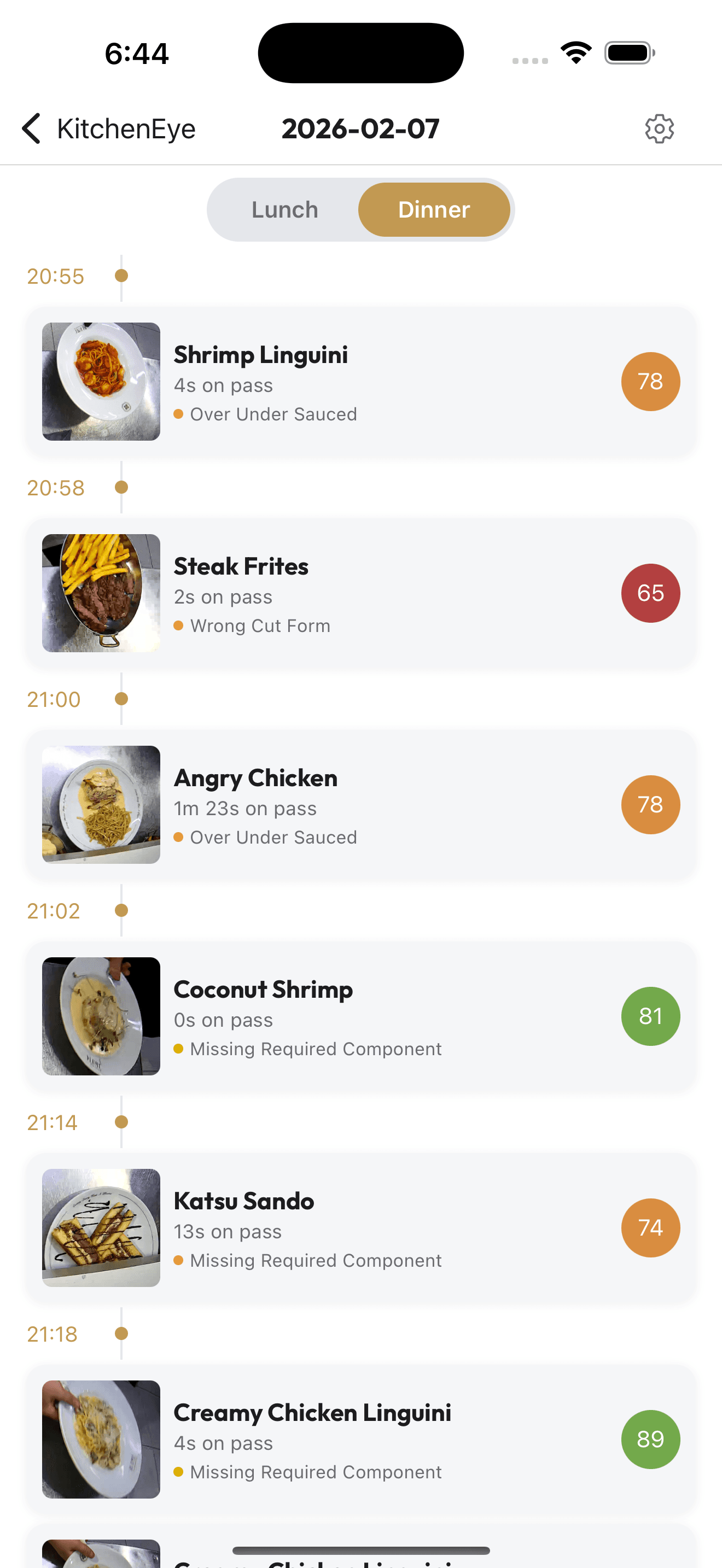 KitchenEye timeline showing scored plates with timestamps and deviation tags